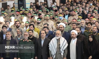 بالصور: مراسم احياء الذكرى السنوية لاستشهاد القائد سليما'ني في ايلام