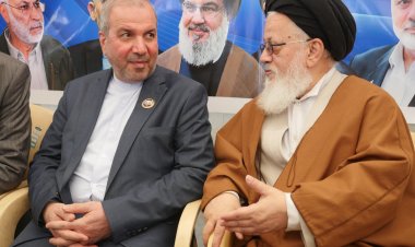 من قبر الشهيد المهندس السفير الايراني التهديدات الأمريكية لن تخيفنا واستخدموها على مدى اربعون عاماً