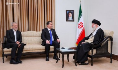 السيد الخامنئي يستقبل رئيس الوزراء العراقي بطهران