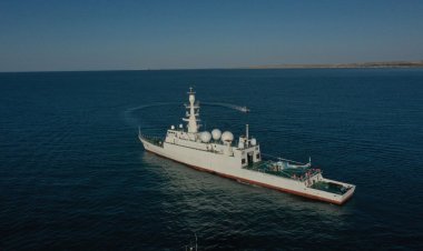 انضمام المدمرة "زاغروس" ايرانية الصنع، الى وحدات اسطول القوات البحرية للجيش الايراني.