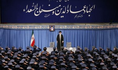 السيد الخامنئي: إذا اعتدى الأمريكيون على أمن الشعب الإيراني فسنهاجم أمنهم دون ترددى