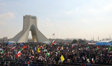 إيران تحتفل بذكرى ثورتها وخارجيتها تتوعد برد “حازم” على التهديدات