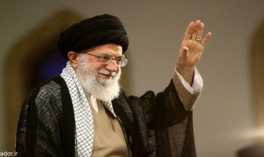 السيد الخامنئي، مسيرات 22 بهمن انتفاضة شعبية تعكس قدرة الشعب الإيراني على مواجهة التحديا