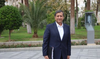 مجلس الشورى  الإيراني يقيل وزير الاقتصاد عبد الناصر همتي