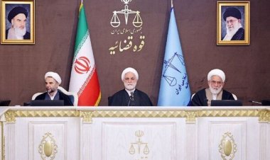 القضاء الإيراني يحكم بالسجن على وزيرين في الحكومة  السابقة بتهم الاختلاس