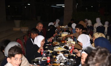 بالصور /السفارة الأيرانية في بغداد تقيم مأدبة إفطار جماعية لعشرات الايتام برعاية لجنة الإمام الخميني للإغاثة