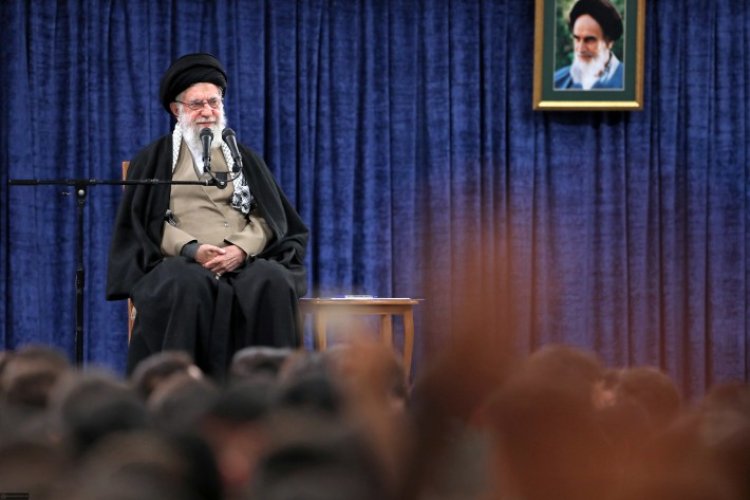 السيد الخامنئي دعوة رئيس الولايات المتحدة للتفاوض مع إيران خدعة