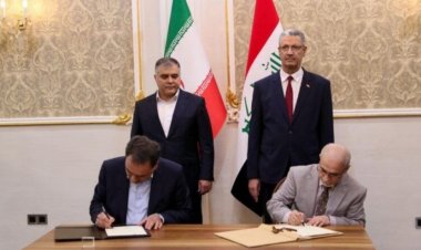 وزيرا النفط في ايران والعراق يوقعان مذكرات تفاهم لتعزيز التعاون المشترك