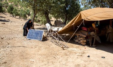 إيران توزع مئات المنظومات الشمسية للطاقة الكهربائية على البدو الرحّل