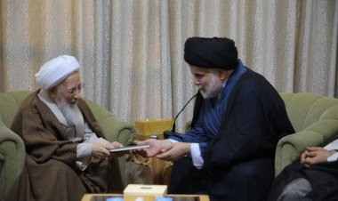 الصدر يزور المرجع الديني اية اللهً الآملي في مقر اقامته في النجف الأشرف