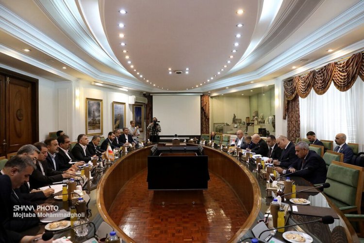 العراق وإيران يبحثان التعاون بمجالات الطاقة والكهرباء والغاز