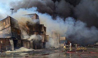 إيران… تقييم أضرار أكثر من 3000 حاوية بعد حادثة انفجار رجائي في بندر عباس