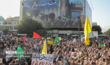 بالصور: تجمع جماهيري حاشد في طهران تقديرا لجهود القوات المسلحة في التصدي للكيان الصهيوني