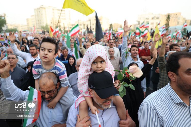 بالصور: تجمع جماهيري حاشد في طهران تقديرا لجهود القوات المسلحة في التصدي للكيان الصهيوني