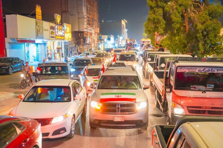 بالصور مدينة بابل العراقية : تخرج باحتفالات بعد نصر إيران وتأييد شعبي لقيادتها الدينية والسياسية