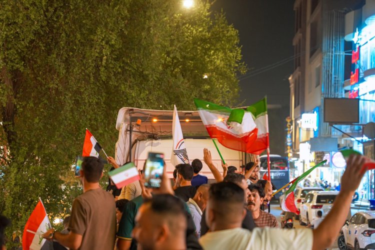 بالصور مدينة بابل العراقية : تخرج باحتفالات بعد نصر إيران وتأييد شعبي لقيادتها الدينية والسياسية