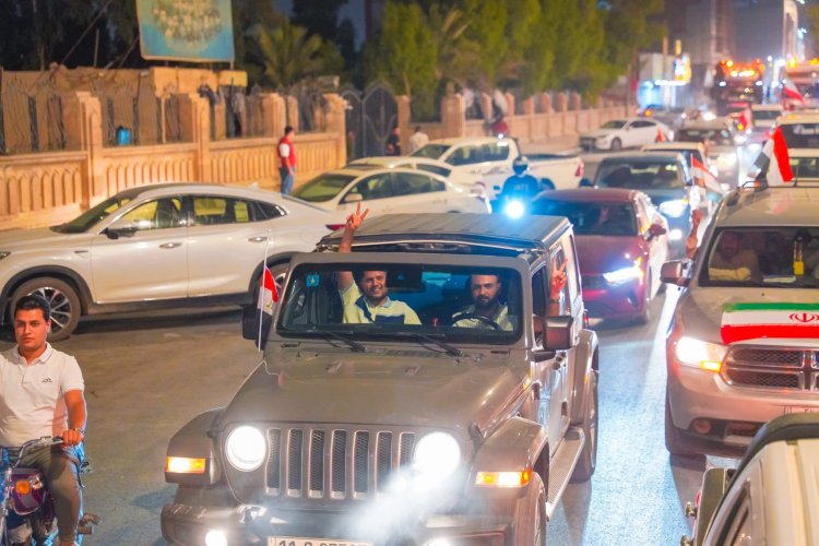 بالصور مدينة بابل العراقية : تخرج باحتفالات بعد نصر إيران وتأييد شعبي لقيادتها الدينية والسياسية