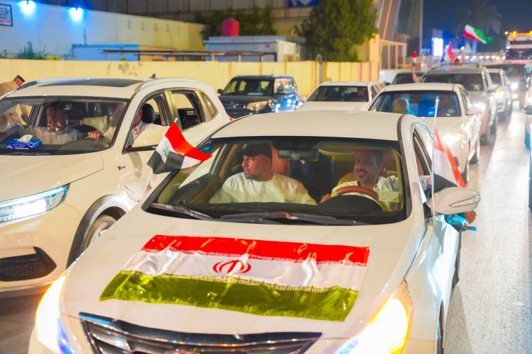 بالصور مدينة بابل العراقية : تخرج باحتفالات بعد نصر إيران وتأييد شعبي لقيادتها الدينية والسياسية
