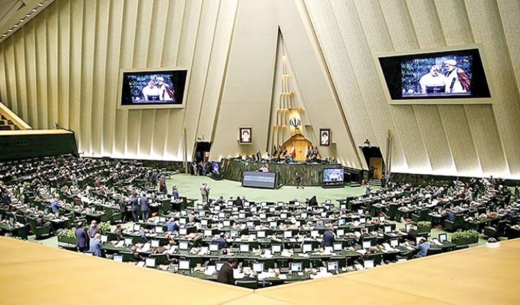 إيران تهدد بزيادة تخصيب اليورانيوم إذا وضعها مجلس الأمن تحت البند السابع