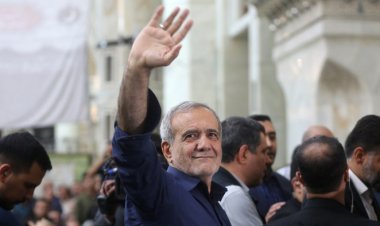 خرج من فتحة وسط الركام.. كشف تفاصيل خطيرة عن محاولة إسرائيلية لاغتيال الرئيس الإيراني