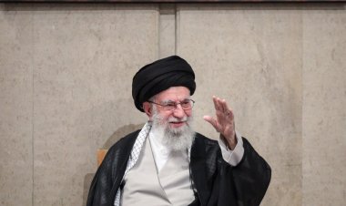 السيد الخامنئي يؤكد لن نخضع ولن نطيع امريكا ويدعو لدعم بزشكيان