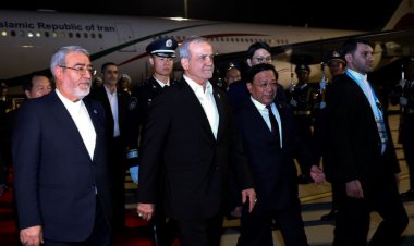 بالصور : الرئيس الإيراني يصل الى الصين