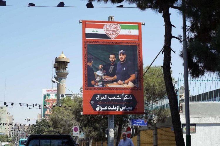 بالصور : نشر لوحات شكر للشعب العراقي وللمواكب الحسينية في شوارع طهران بعد انتهاء مراسم زيارة الأربعين