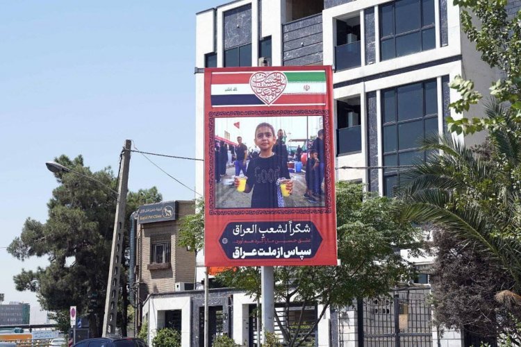 بالصور : نشر لوحات شكر للشعب العراقي وللمواكب الحسينية في شوارع طهران بعد انتهاء مراسم زيارة الأربعين