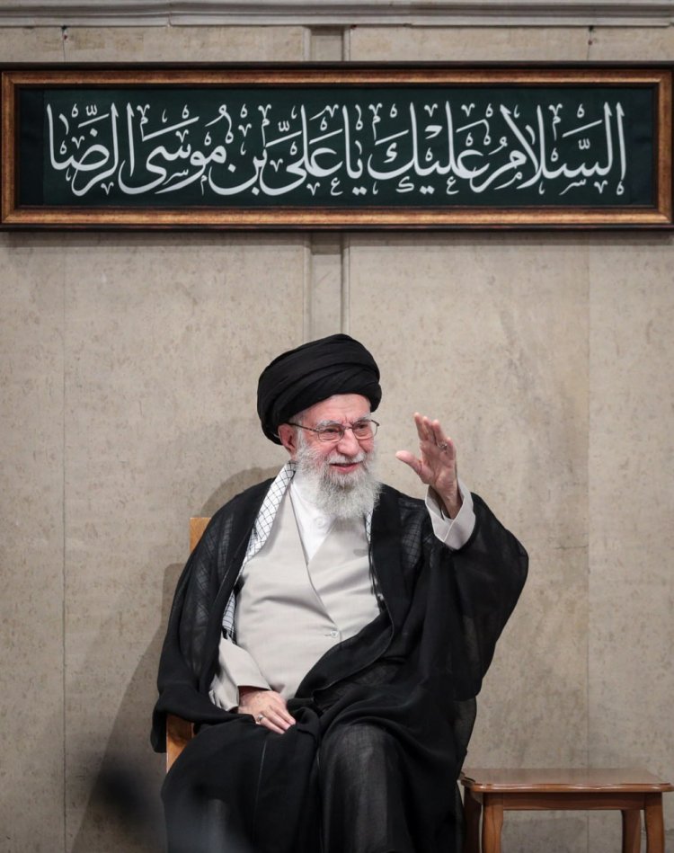 السيد الخامنئي يؤكد لن نخضع ولن نطيع امريكا ويدعو لدعم بزشكيان