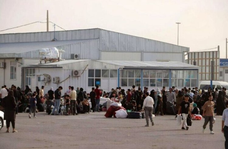 إيران… ترحيل المهاجرين يساهم في خفض استهلاك الخبز والإيجارات وخلو الفصول الدراسية