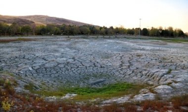 تراجع حاد في الأمطار بإيران: انخفاض بنسبة 77% على مستوى البلاد و94% في طهران