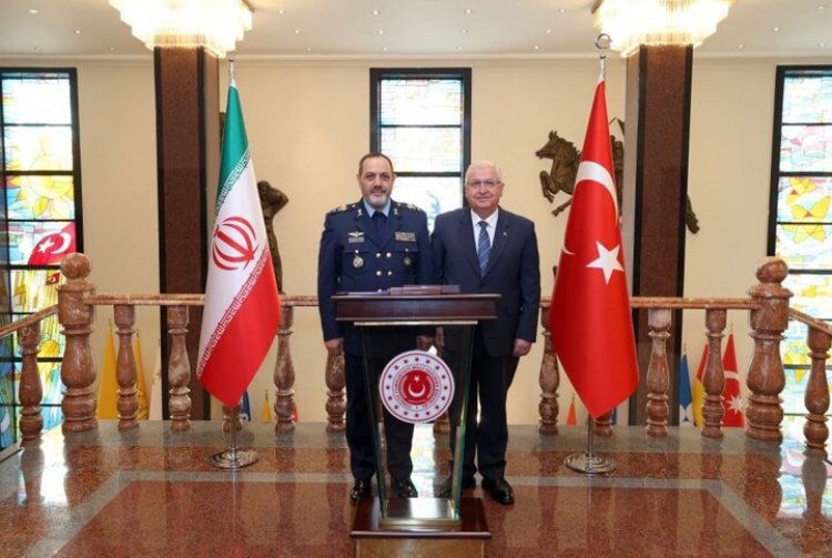 وزيرا الدفاع الإيراني والتركي يؤكدان على التعاون المشترك في مكافحة الإرهاب