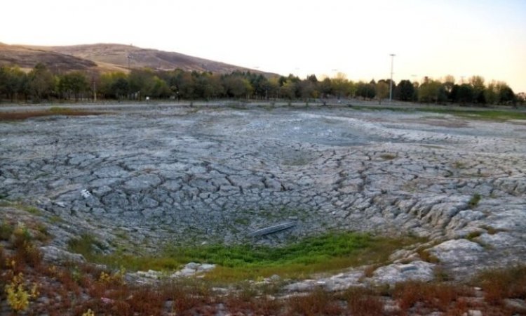 تراجع حاد في الأمطار بإيران: انخفاض بنسبة 77% على مستوى البلاد و94% في طهران