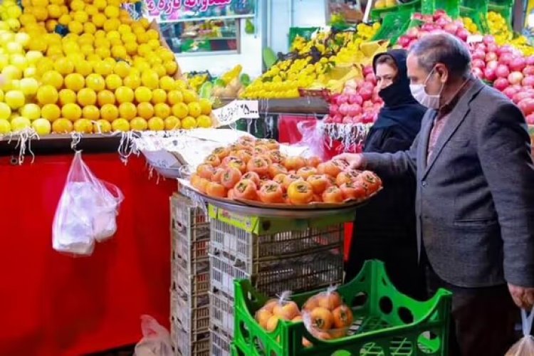 العراق يرفع الحظر عن استيراد بعض السلع الزراعية من إيران