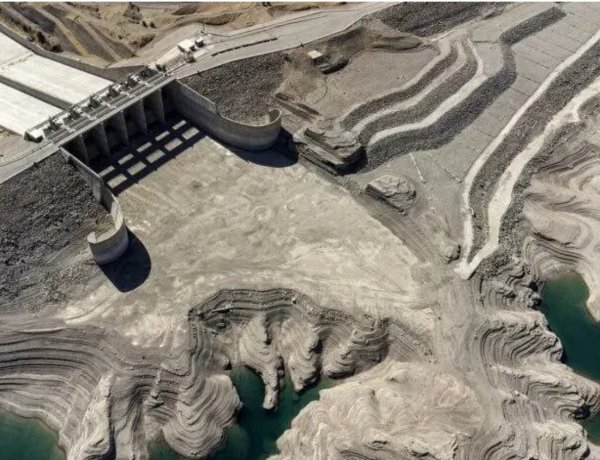 انخفاض منسوب المياه يوقف توليد الكهرباء في سدّ كرخة