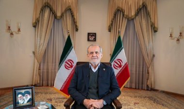 الرئيس الإيراني : على أن بلادنا تواجه "حربا شاملة" تشنها الولايات المتحدة وأوروبا وإسرائيل.