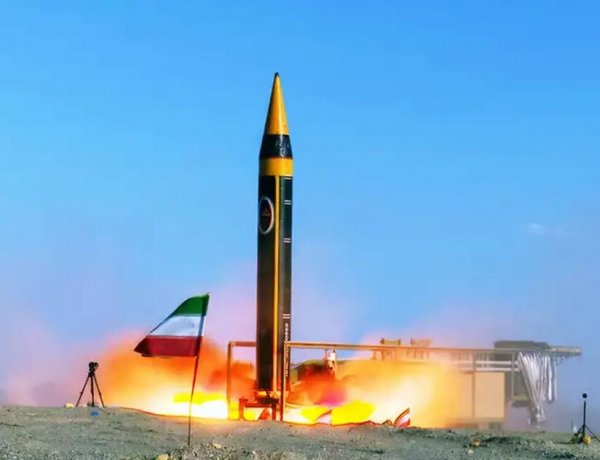 واشنطن وطهران إلى طاولة مسقط وسط «خطوط حمراء» وتأهب عسكري غير مسبوق