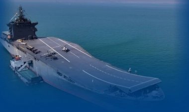 الأقمار الصناعية ترصد تموضع حاملة مسيّرات إيرانية قرب مضيق هرمز