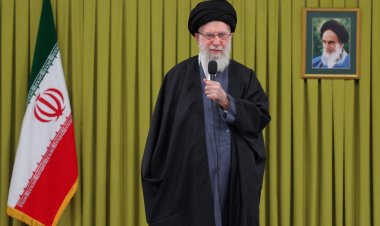 السيد علي الخامنئي: الشعب رفع رأس ايران عالياً وادخل اليأس في قلوب الاعداء