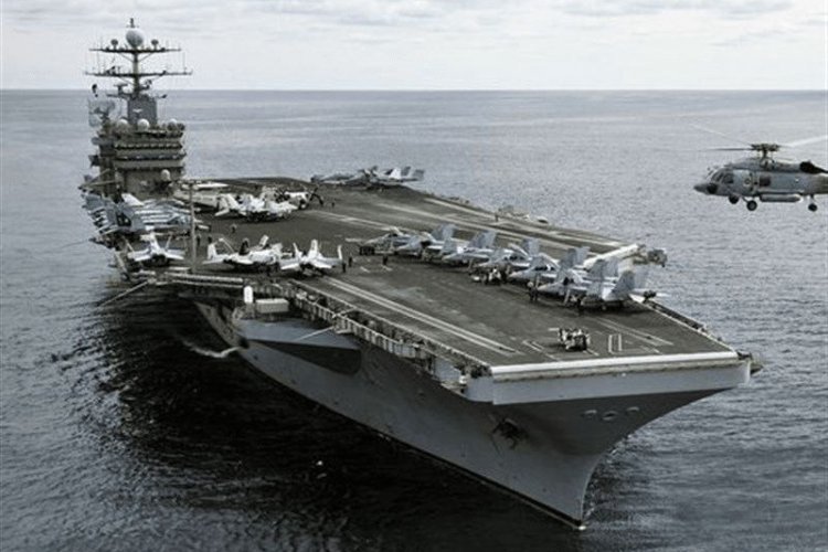ضابط الاستخبارات الأميركي ريتر: يمكن لإيران إرسال حاملة الطائرات لقاع المحيط