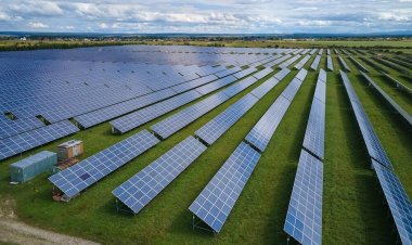 أضرار بـ1.5 مليار دولار جراء استهداف مستودع لمعدات الطاقة الشمسية في إيران