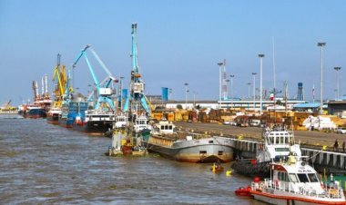 إيران: أعدنا توجيه مسارات توفير السلع الأساسية بعيدا عن موانئ الجنوب