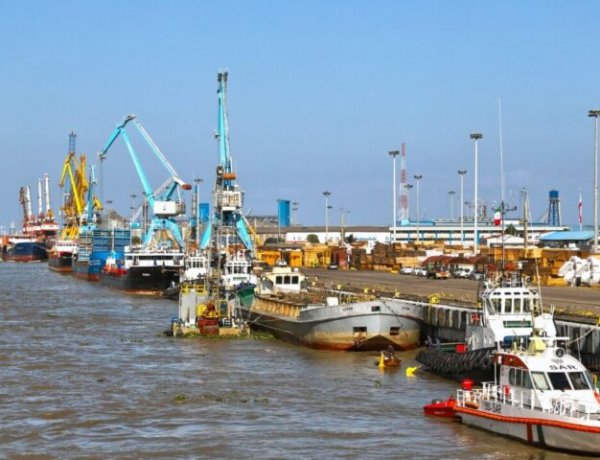 إيران: أعدنا توجيه مسارات توفير السلع الأساسية بعيدا عن موانئ الجنوب