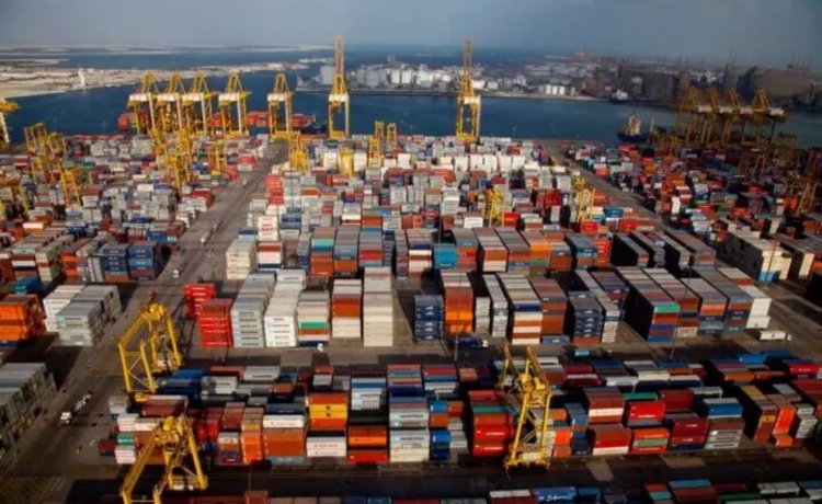 مسؤول إيراني: 7000 حاوية إيرانية عالقة في ميناء جبل علي