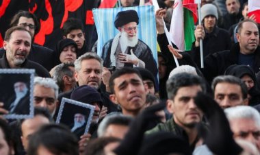 صحيفة إيرانية: لا يجوز ولا يمكن إيقاف الحرب إلا بالثأر للمرشد الأعلى الشهيد
