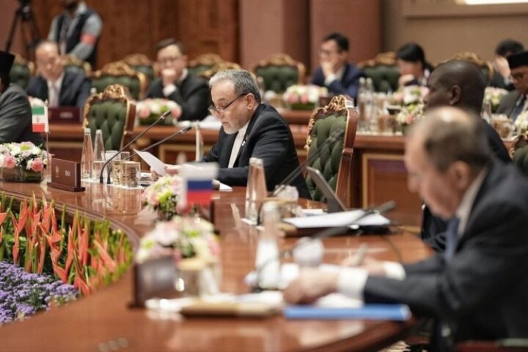 تصعيد دبلوماسي في بريكس: وزير الخارجية الإيراني يحمّل الإمارات مسؤولية دعم العدوان